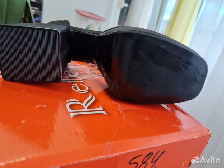 Продаю босоножки