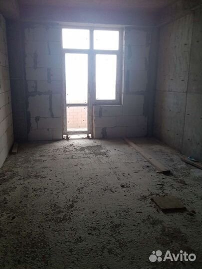 Окно и дверь на балкон