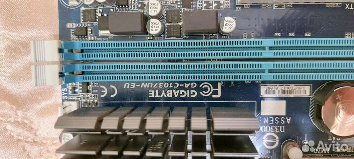 Gigabyte GA-C1037UN-EU 2x2gb ddr3 1600