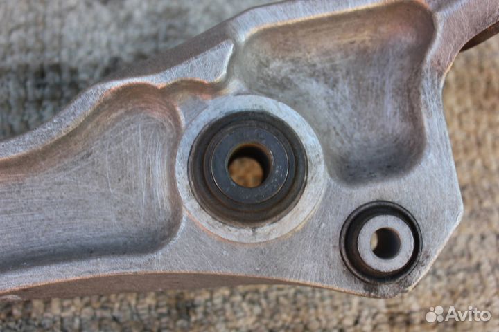 Рычаг передний нижний правый Jaguar XF (2011-201