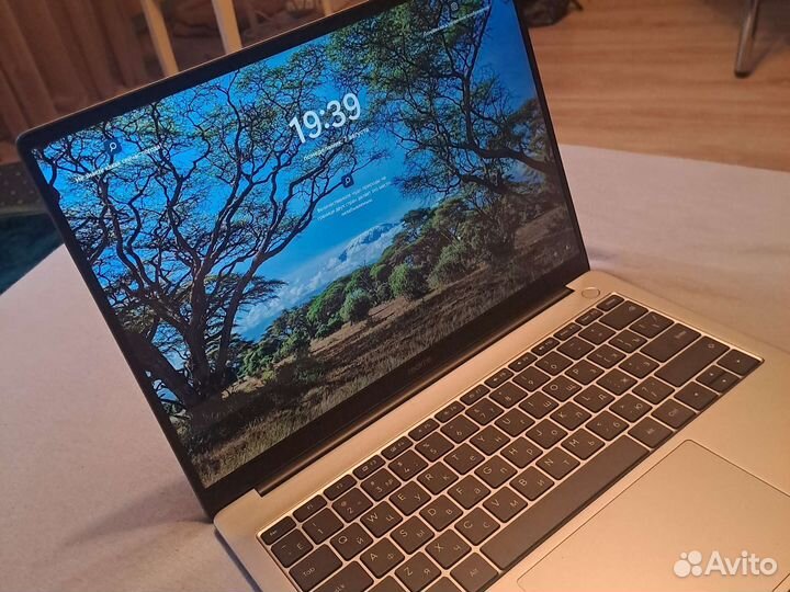 Ноутбук realme book