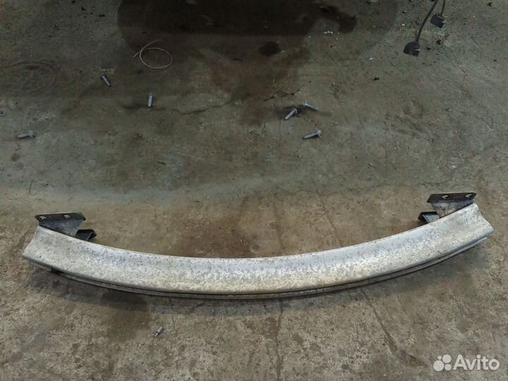 Задний усилитель бампера Ауди Q7