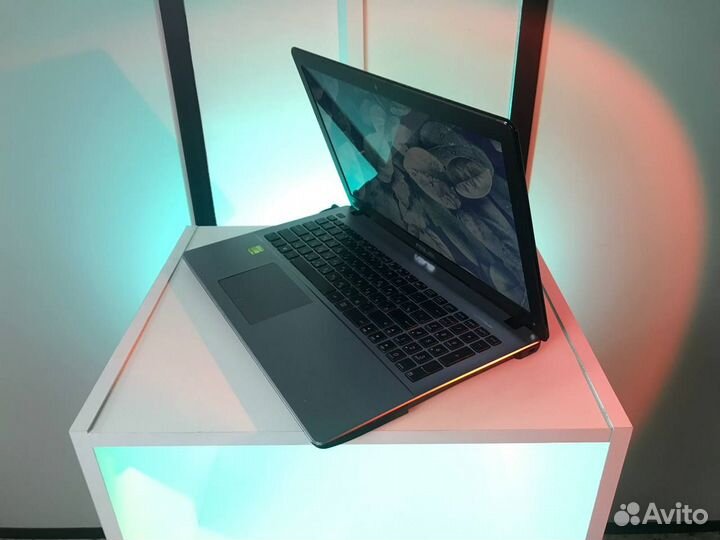 Игровой ноутбук Asus: I3 / 8GB/ GeForce GT720