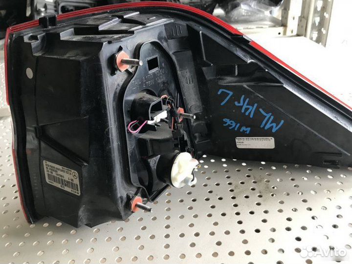 Фонарь наружный задний левый Mercedes-Benz M-Class