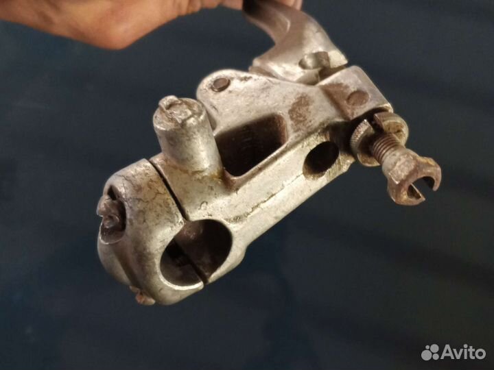 Кронштейн переднего тормоза планета 5-01