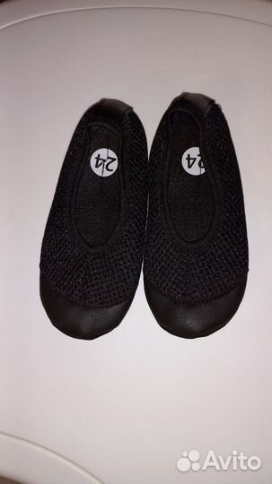 Новые чешки 24 размер в сетку,черные