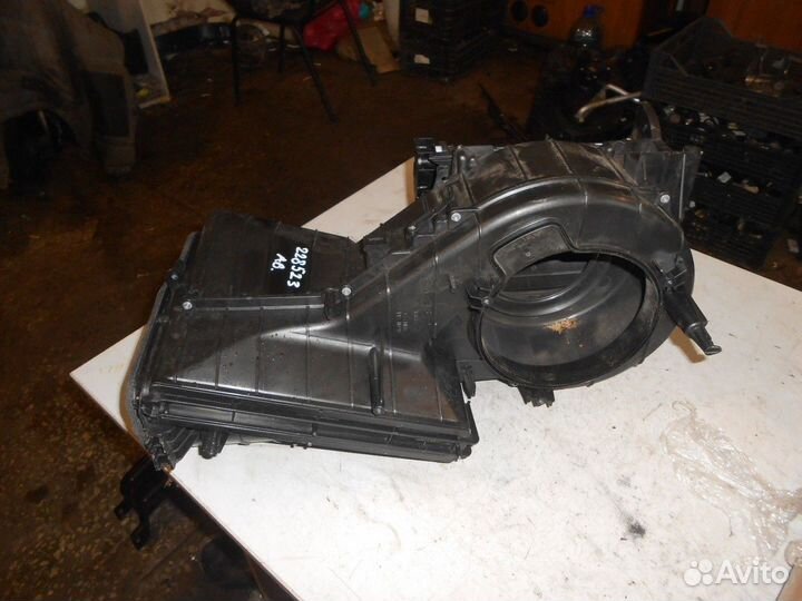 Корпус вентилятора отопителя (Audi A6)