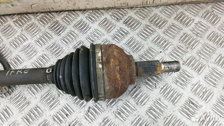 Полуось передняя левая (приводной вал, шрус)