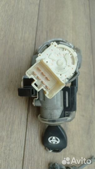 Замок зажигания Toyota Camry 40 седан 2azfe 2.4