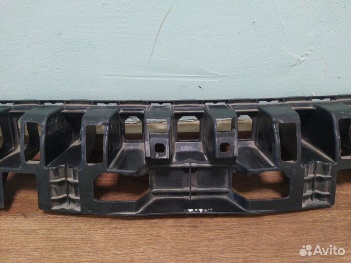 Кронштейн заднего бампера центральный Mercedes