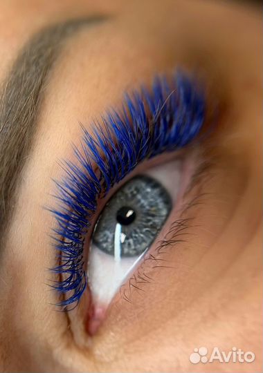 Наращивание ресниц и оформление бровей