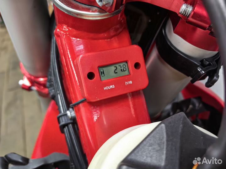 Regulmoto holeshot red edition