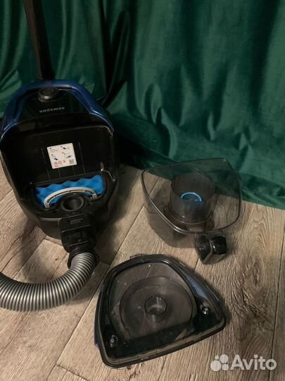 Пылесос Samsung SC18M3120VU голубой