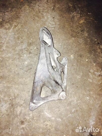 Крепление двигателя Land Rover Range Rover III