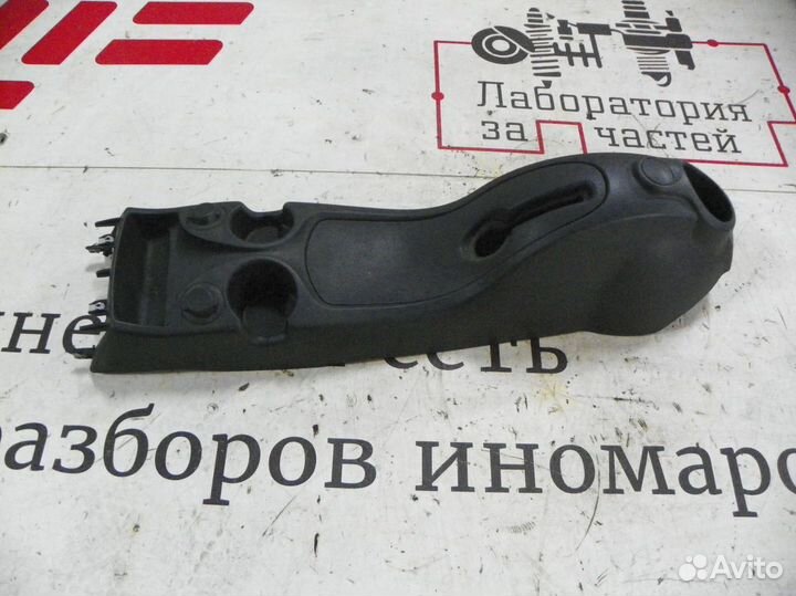 Между сидений