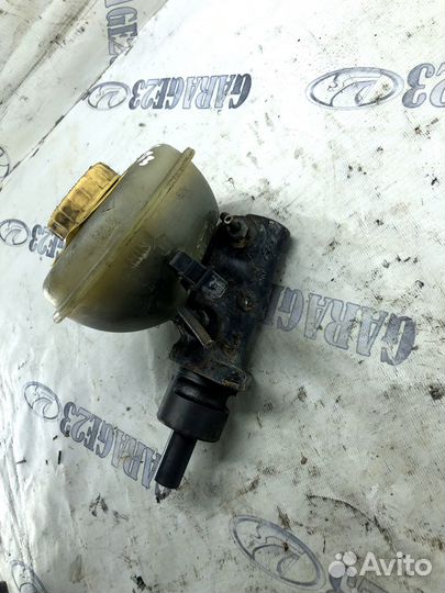 Главный тормозной цилиндр Audi 80 B3