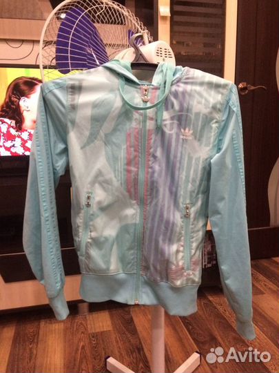 Продам спортивную ветровку