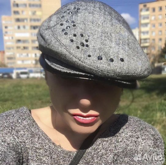 Стильная женская кепка