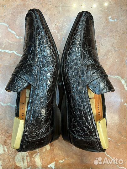 Туфли лоферы из кожи крокодила Santoni