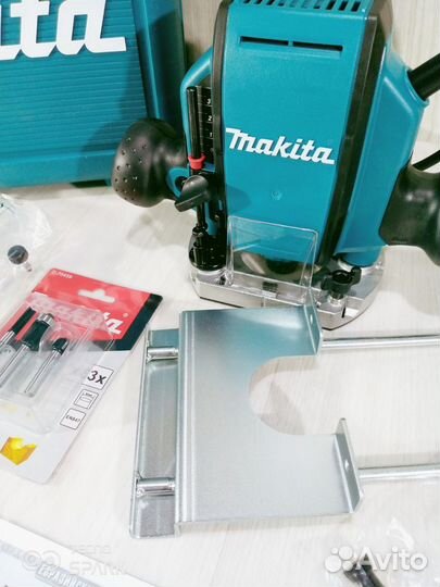 Фрезер Makita RP0900K+Набор фрез