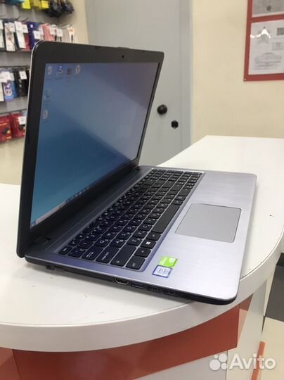 Ноутбук asus i3-7020U/4GB/MX110/SSD250