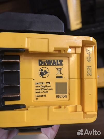 Шуруповерт Dewalt DCD791