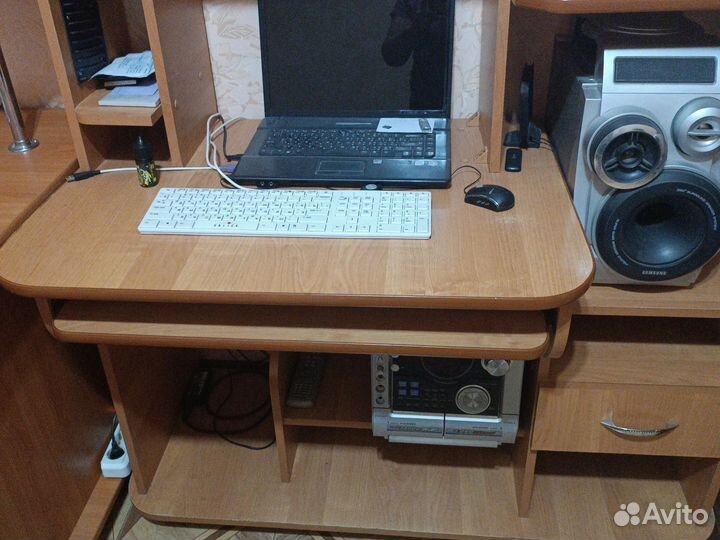 Компьютерный стол