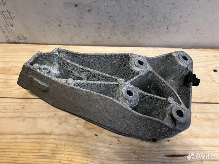 Кронштейн двигателя левый Bmw F10 N20 xdrive