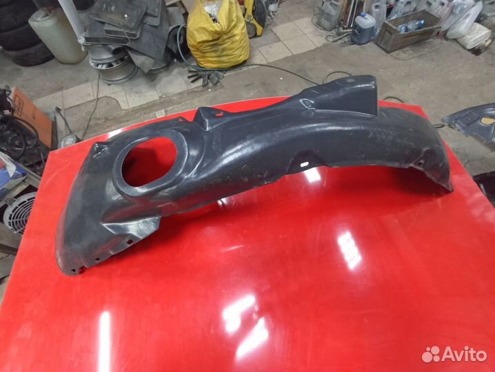 Подкрылок передний левый VW Passat B5 00-05