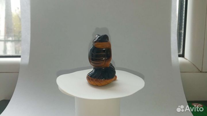 Змея кобра из камня маленькая