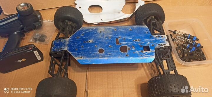 Радиоуправляемая модель Kyosho DBX 1:10