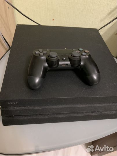 Sony PlayStation4 Pro с одним джойстиком