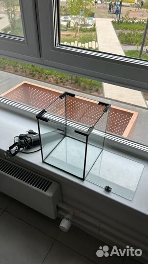 Аквариум с лампой