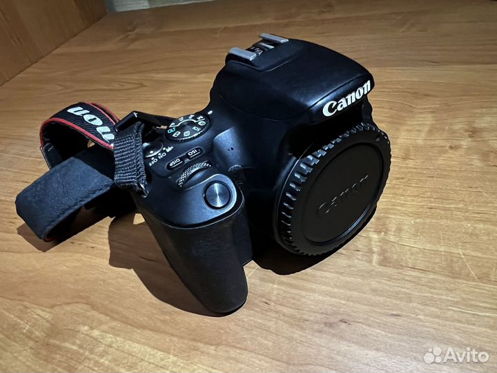 Зеркальный Фотоаппарат Canon 200d