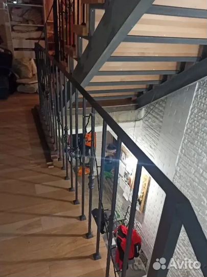 Ступени и поручни из массива под заказ