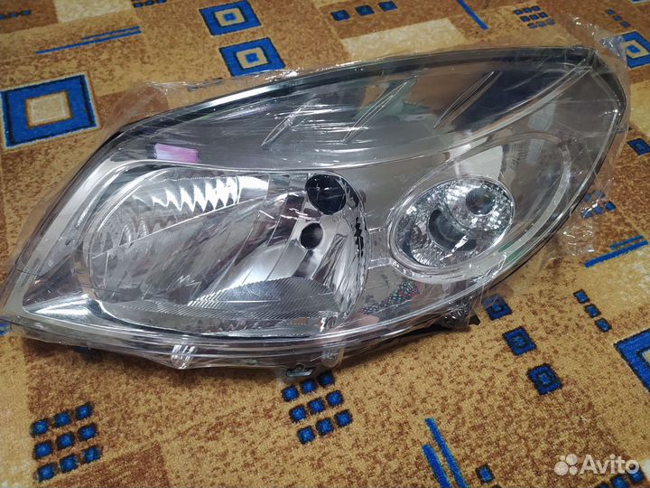 Фара левая Рено sandero 1