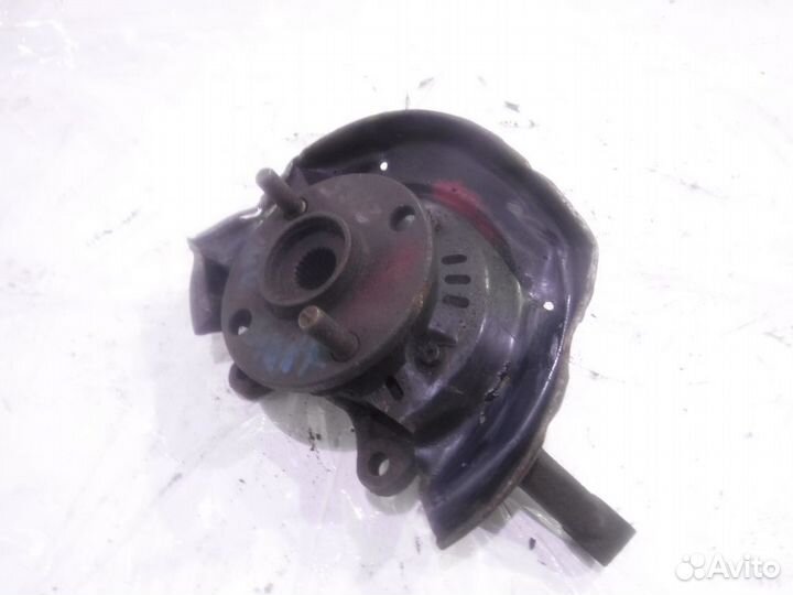 Кулак передний правый