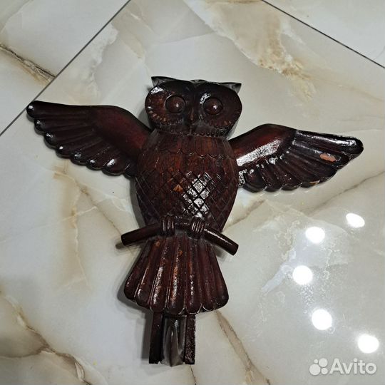 Деревянная вешалка