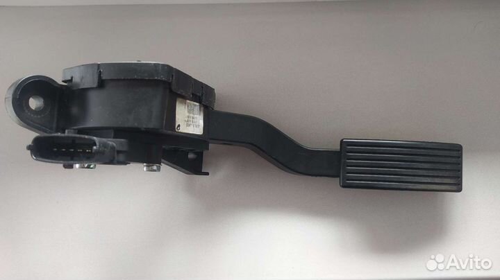 Педаль акселератора