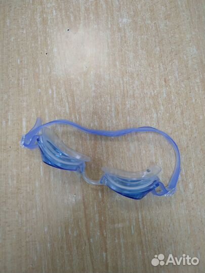 Шапочка и очки для плавания