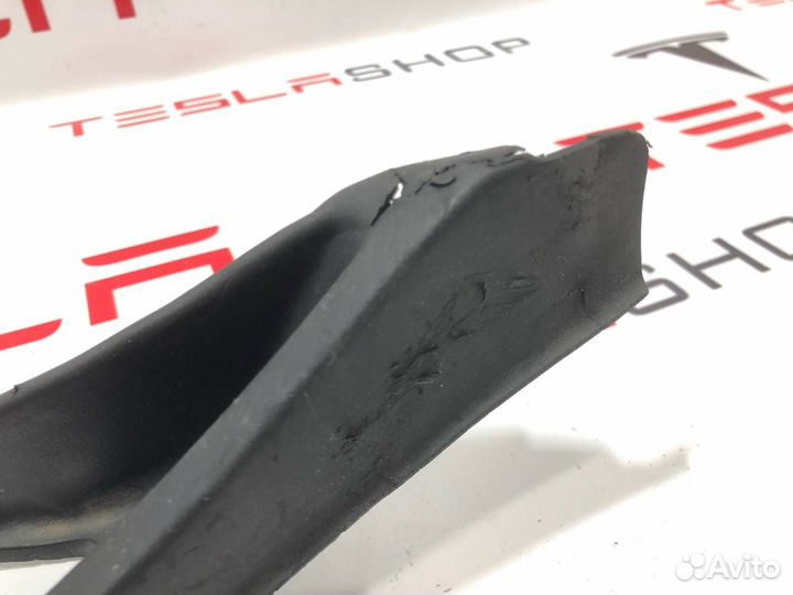 Накладка панели дворников Tesla Model X 2019
