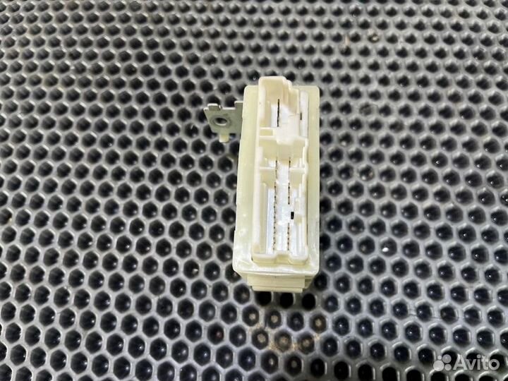 Блок управления Nissan Safari