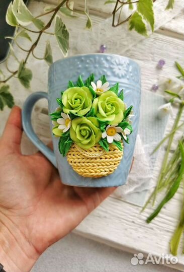Подарочная кружка с цветами ручной работы