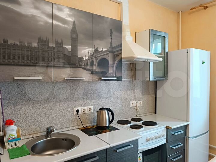 2-к. квартира, 85 м², 8/12 эт.