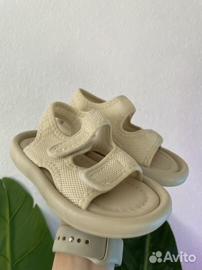 Сандалии детские новые