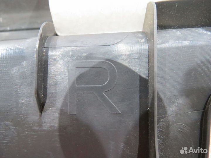 Обшивка стойки задняя правая Toyota Corolla 150