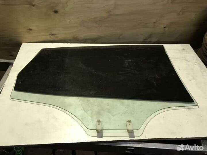 Стекло заднее левое Hyundai Solaris