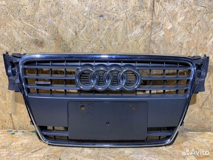 Решетка радиатора Audi A4