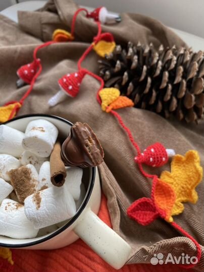 Осенняя гирлянда вязаная