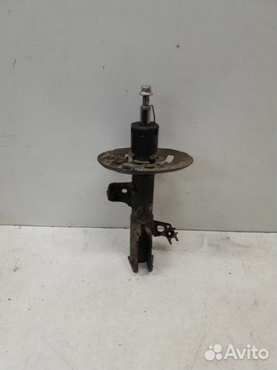 Амортизатор передний правый Toyota Camry V70 2018